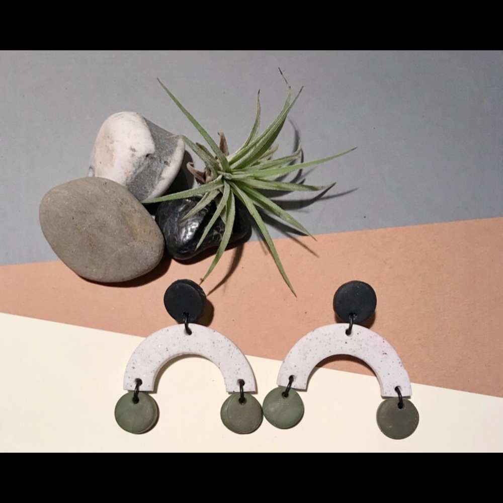Cute-as arch dangle earrings!